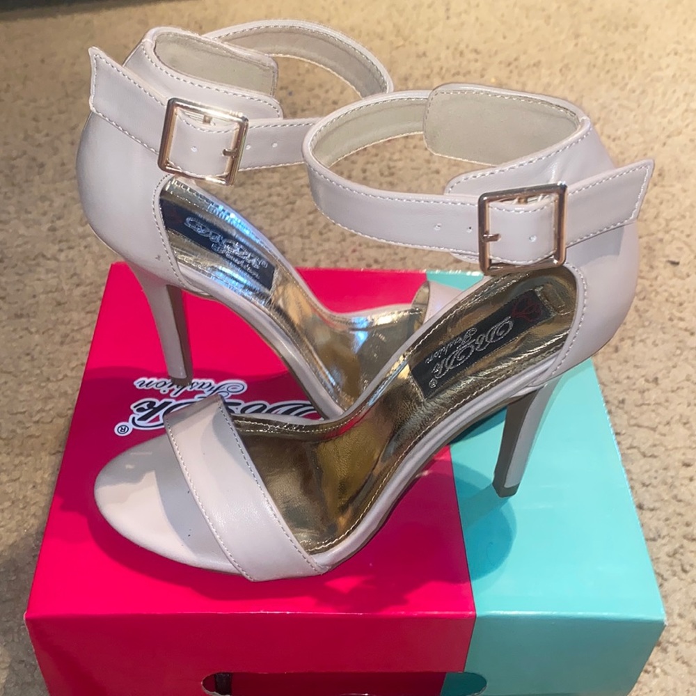 Nude size 6 heels. Style: Jaily-1